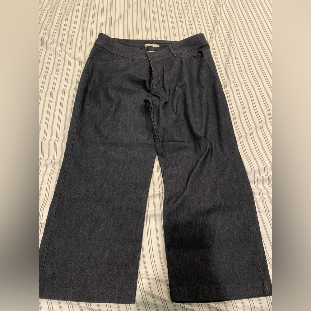 Lee womens natural fit women’s size 20 short denim jeans.